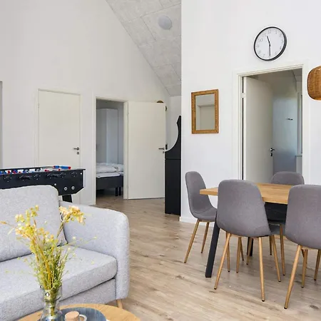 8 Person In Romo-by Traum Kongsmark