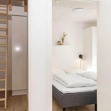 8 Person In Romo-by Traum Nyaraló Kongsmark
